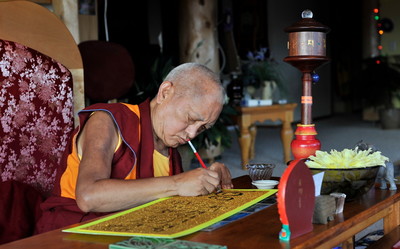 Lama Zopa Rinpoche writing a mantra for display, Buddha Amitabha Pure Land, USA, September 2016. Photo: Lobsang Sherab.