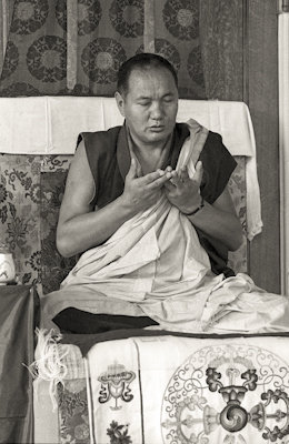 Lama Yeshe teaching at Manjushri Institute, England, 1976.