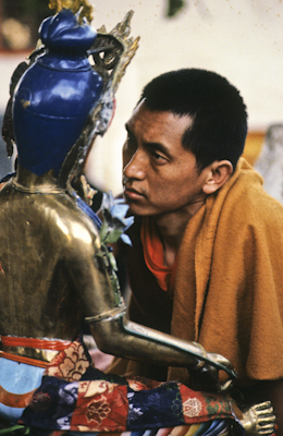 Lama Zopa Rinpoche painting Tara at Kopan Monastery, Nepal, 1976. Photo: Peter Iseli.