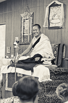 Lama Yeshe teaching at Lake Arrowhead, California, in 1975. Photo: Carol Royce-Wilder.