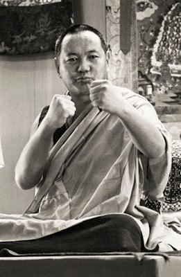 Lama Yeshe teaching at Yucca Valley California, 1977. Photo: Carol Royce-Wilder. 