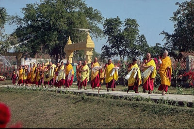 Lama Yeshe and Lama Zopa Rinpoche with International Mahayana Institute Sangha, Bodhgaya, India, 1982. Photo: Dieter Kratzer