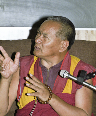 Lama Yeshe teaching at the Ethnographic Museum, Stockholm, Sweden, September 8, 1983. Photo: Holger Hjorth.
