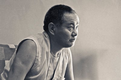 Lama Yeshe teaching at  the University of California’s Oakes College, Santa Cruz campus, spring 1978. Photo: Jon Landaw.