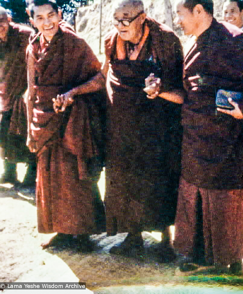 (00044_ud.jpg) Lama Zopa Rinpoche, Gomchen Rinpoche and Lama Yeshe. Gomchen Rinpoche visited Kopan Monastery, Nepal in January of 1975, and on Jan. 10, he gave an important talk on guru devotion. This was published in The Heart of the Path, Lama Yeshe Wisdom Archive, 2009.
