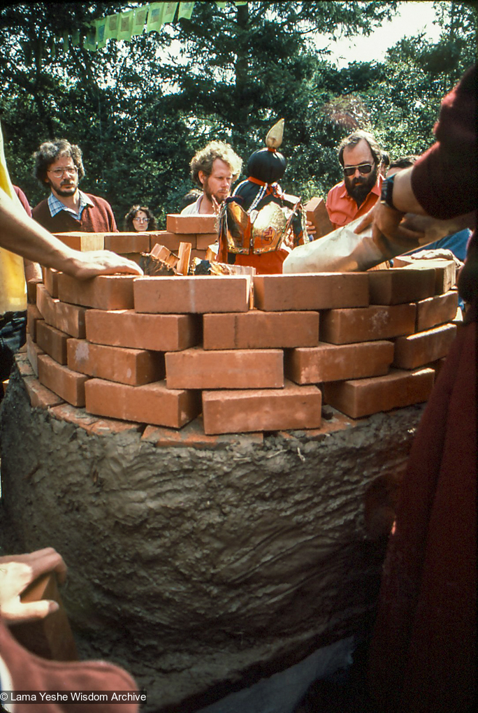 (00652_ud.jpg) Lama Yeshe&#039;s body is placed in the cremation stupa. Cremation of Lama Yeshe at Vajrapani Institute, California in March of 1984. Photo includes Jack Morison. Photo by Ricardo de Aratanha.
