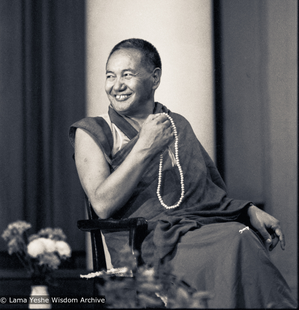 (01542_ud-3.jpg) Lama Yeshe teaching on Transferrence of Consciousness, St John&#039;s, London, 1982. Robin Bath (photographer)