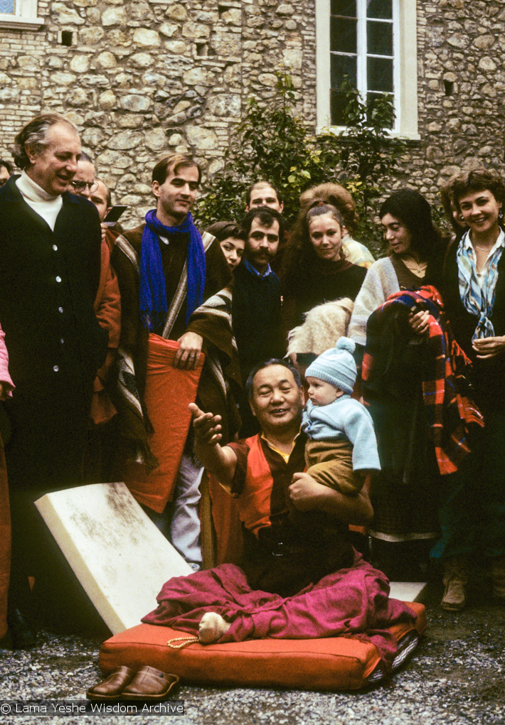 (02506_ng.JPG) Lama Yeshe with children and families at Istituto Lama Tsongkhapa, Italy, 1983. Photos by Ueli Minder.