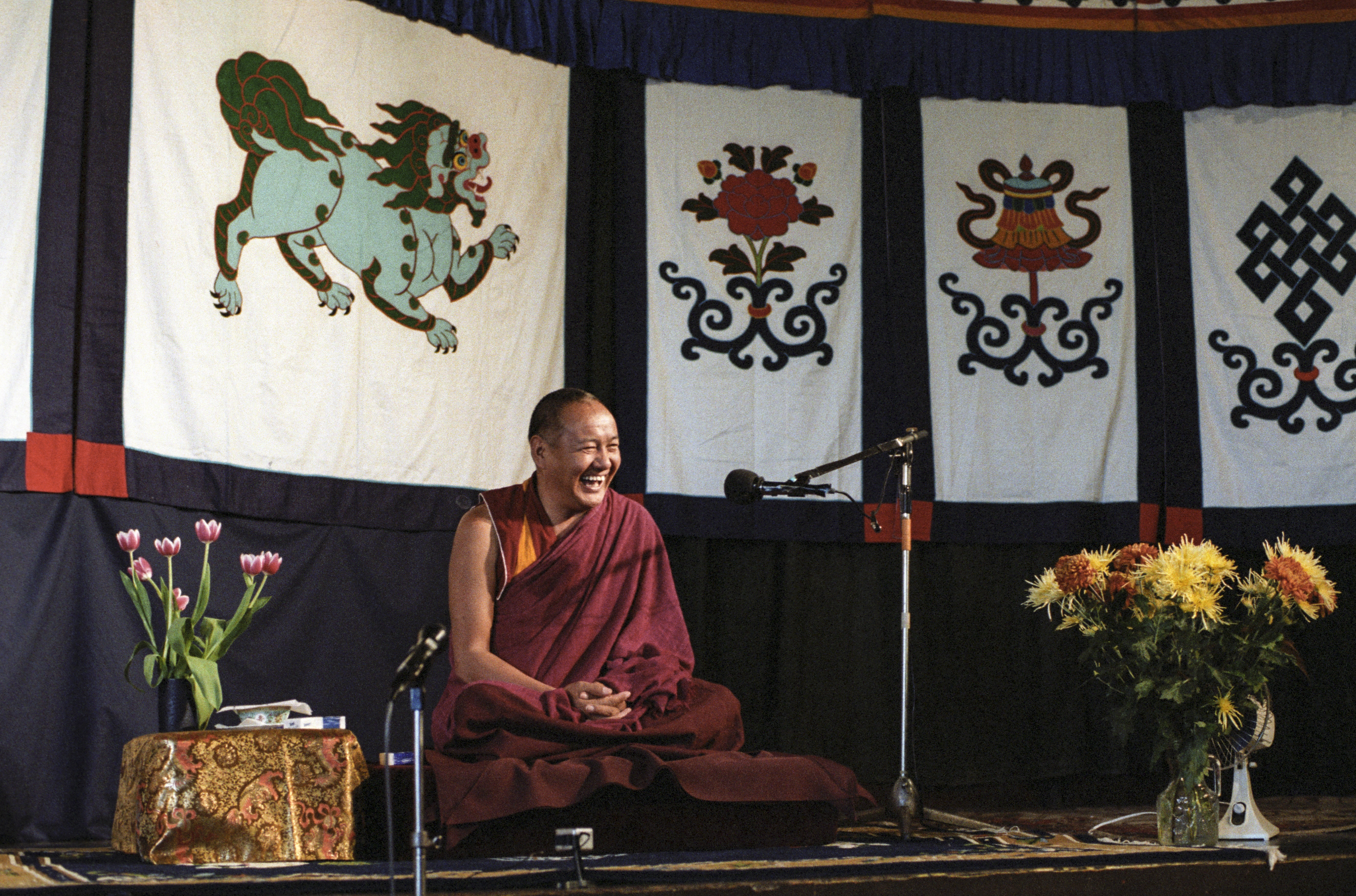 (04028_ng.JPG) Lama Yeshe teaching at Kosmos Centre, Amsterdam, 1980. Jan-Paul Kool (photographer)