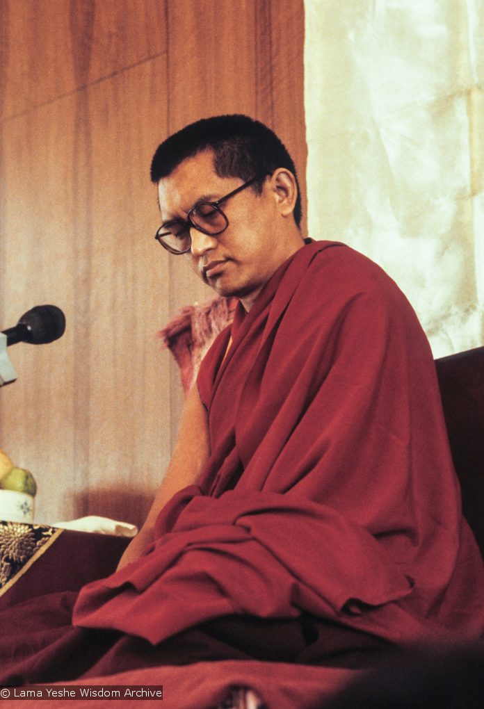 (04236_sl.JPG) Lama Zopa Rinpoche teaching in Geneva, Switzerland, 1983. Photos by Ueli Minder.