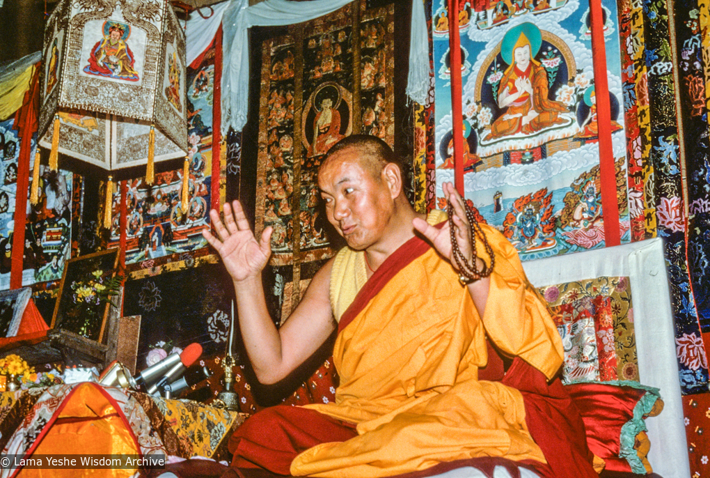 (04412_sl-3.jpg) Lama Yeshe teaching at the 11th Kopan Meditation Course, Kopan Monastery,  Nepal, 1978.  Robin Bath (photographer)