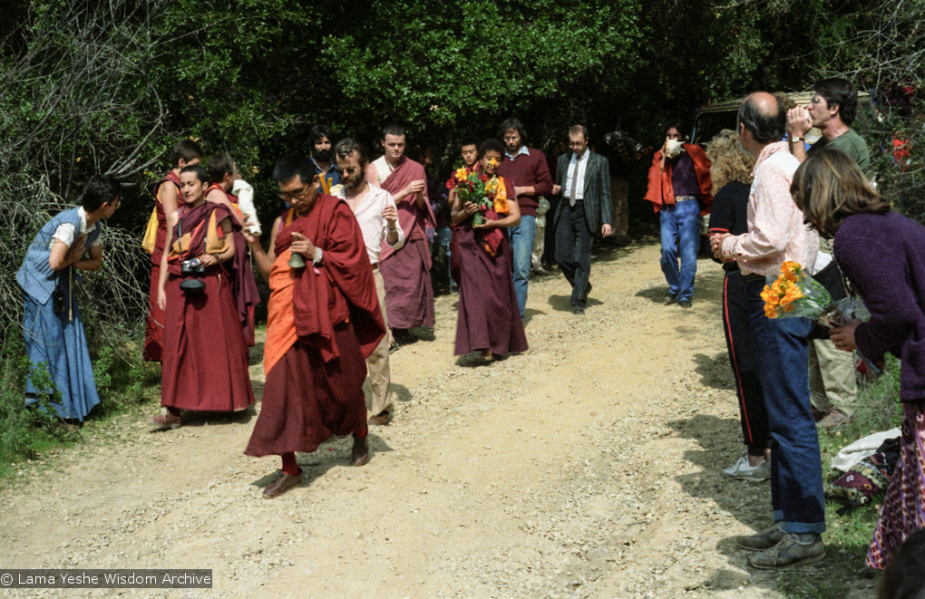 (05782_ng.jpg) Lama Zopa Rinpoche leading the procession to the cremation of Lama Yeshe at Vajrapani Institute, California in March of 1984. Photo by Ricardo de Aratanha.