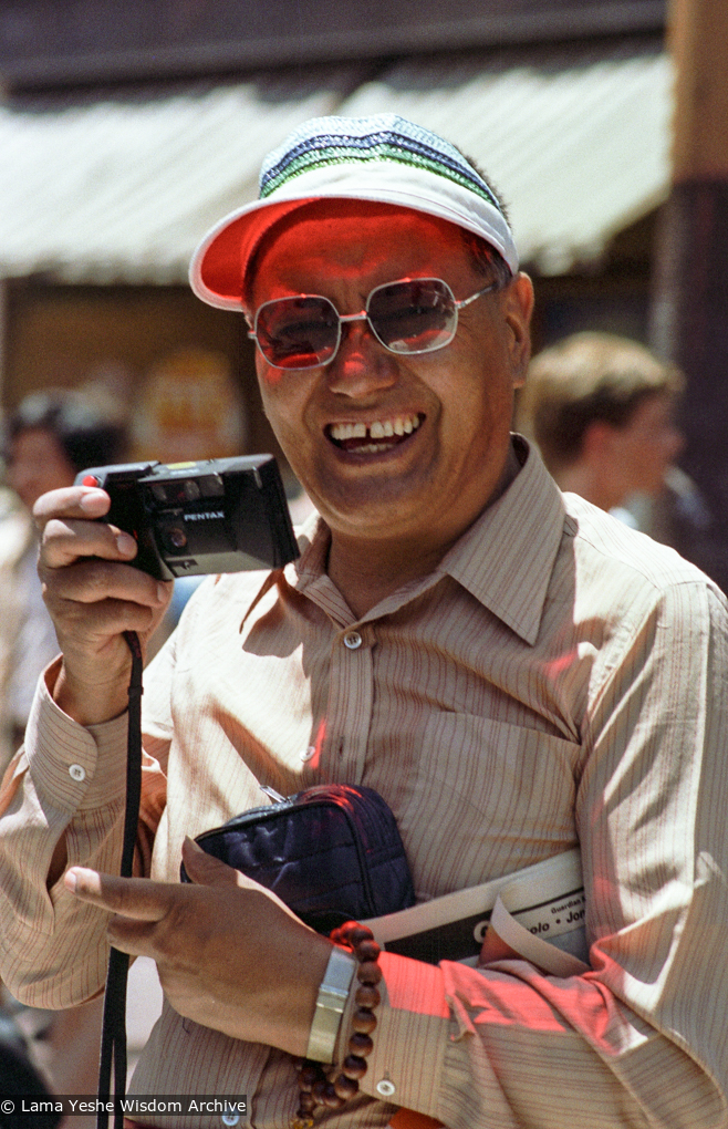 (05935_ng-3.jpg) Lama Yeshe at the San Francisco Gay Pride parade, San Francisco, California, 1983. Åge  Delbanco (photographer)