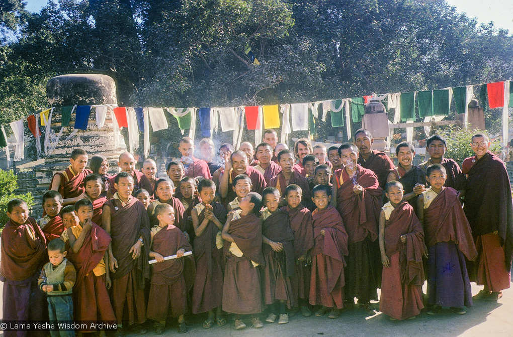 (09689_sl.JPG) The lamas along with new western monks and nuns posing with the Mount Everest Center students in Bodhgaya, India, 1974. Photo includes Daja Meston (Thubten Wangchuk), Kyabje Zopa Rinpoche, Lama Yeshe, Lama Lhundrup Ringsel, Nick Ribush, and Lama Pasang Tsering.