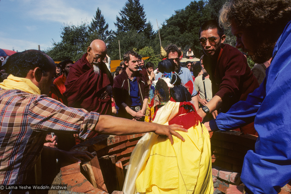 (10036_sl.JPG) Lama Yeshe&#039;s body is placed in the cremation stupa. Cremation of Lama Yeshe at Vajrapani Institute, California in March of 1984. Photo by Ricardo de Aratanha.