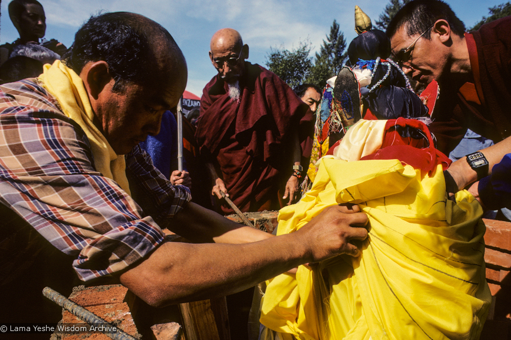 (10037_sl.JPG) Lama Yeshe&#039;s body is placed in the cremation stupa. Cremation of Lama Yeshe at Vajrapani Institute, California in March of 1984. Photo by Ricardo de Aratanha.