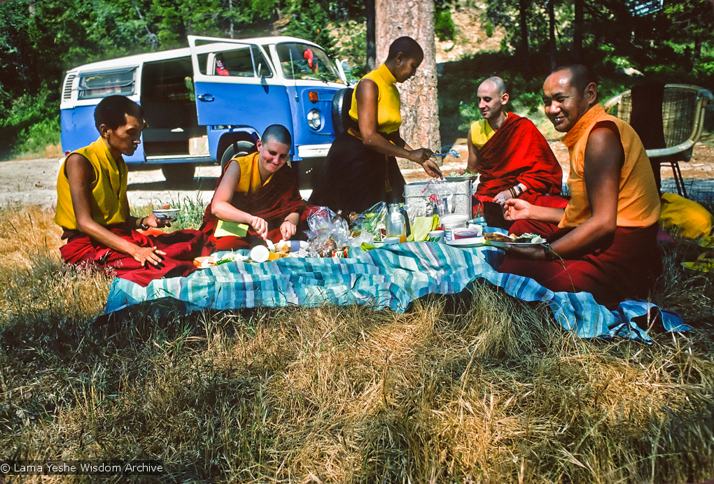 (12673_sl-3.tif) Picnic with the lamas, Lake Arrowhead, 1975. From left to right: Lama Zopa Rinpoche, Thubten Wongmo (Feather Meston), Max Mathews, Nick Ribush, and Lama Yeshe. This photo is from a three week retreat the lamas taught at Camp Arrowpines on Lake Arrowhead, east of Los Angeles, USA, 1975. Photo by Carol Royce-Wilder.