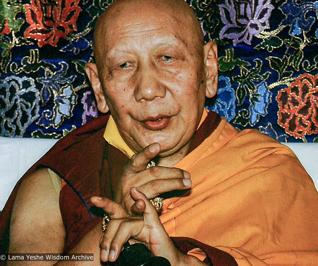(13821_ud-3.psd) Ling Rinpoche, Tushita Retreat Centre, Dharamsala, India, 1982. Dieter Kratzer (photographer)