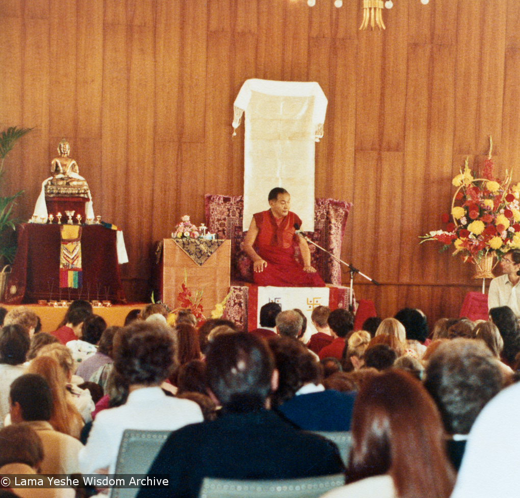 (15224_pr.psd) Lama Yeshe teaching in Geneva, Switzerland, 1983. Photos by Ueli Minder.