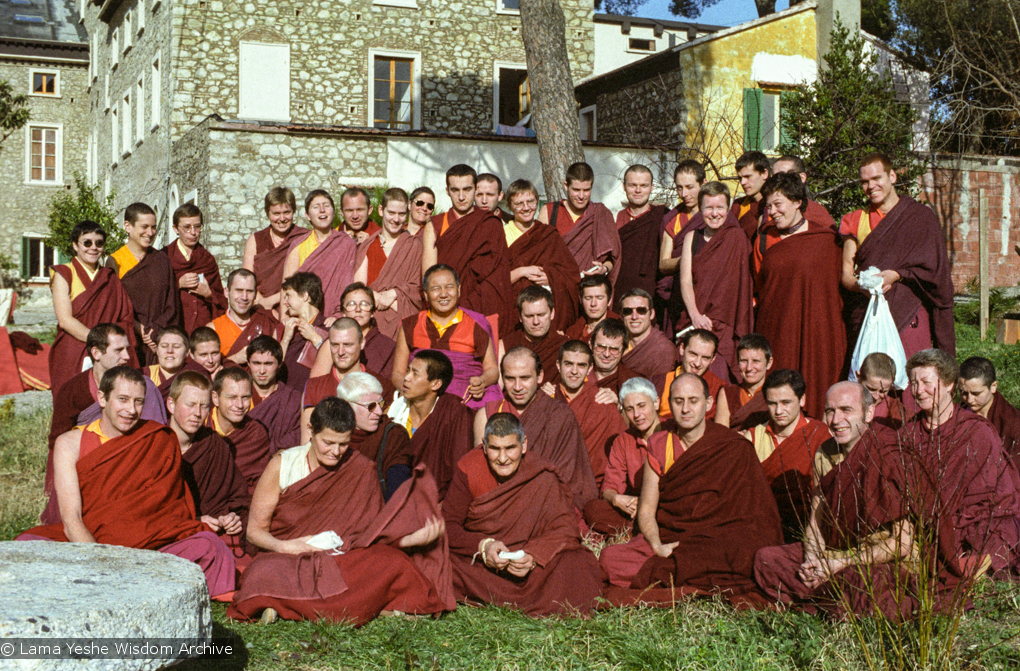 (15237_ng.tif) Lama Yeshe addressing western monks and nuns at Istituto Lama Tsongkhapa, Italy, 1983. Photos donated by Merry Colony.