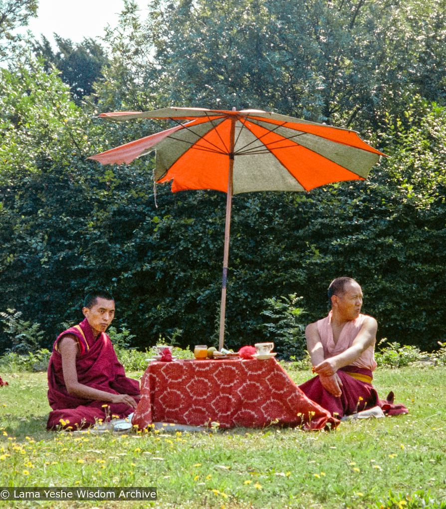 (15465_ng-3.psd) Lama Zopa Rinpoche and Lama Yeshe, Manjushri Institute, England, 1977. Dennis Heslop (photographer