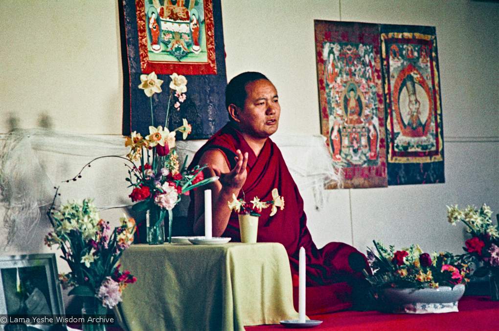 (16701_ng.psd) Lama Yeshe teaching at Olinda, Australia. On 29 July 1976 Lama Yeshe gave a public lecture in Melbourne. That same evening a weekend course for eighty commenced at Olinda in the Dandenong Ranges outside the city.