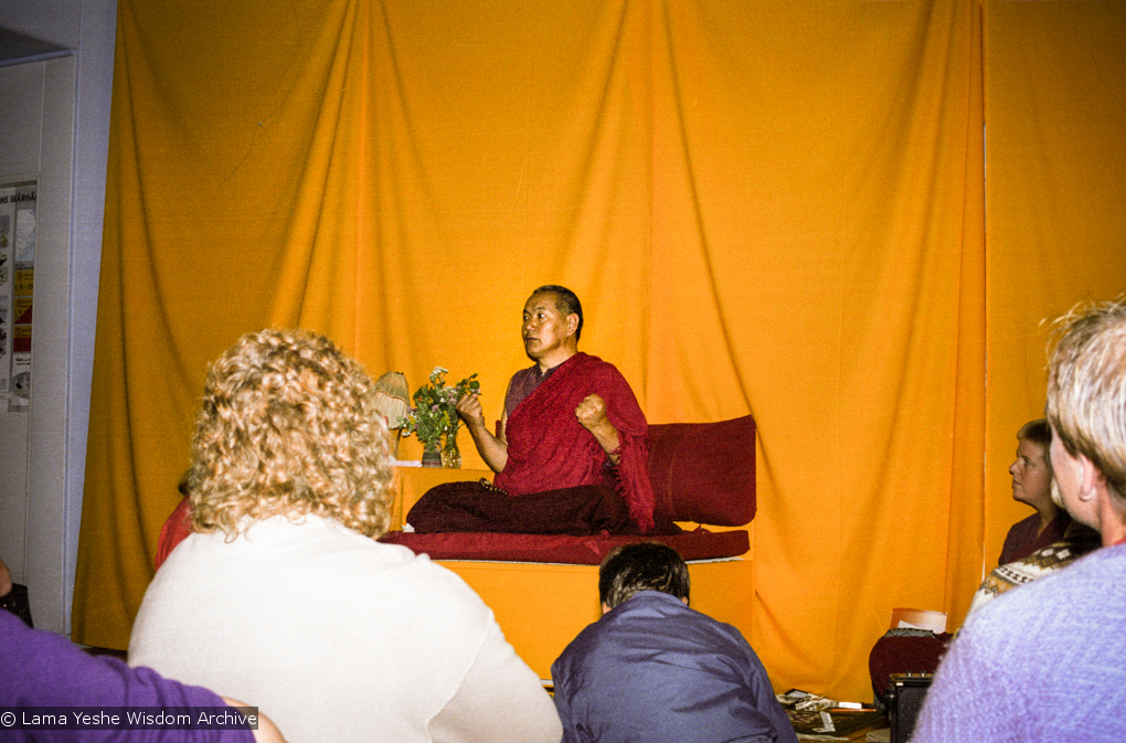 (17148_ng.TIF) Over one weekend at Barnens O on Vaddo in September of 1983, Lama Yeshe gave a meditation course which later was published in English called &quot;Light of Dharma&quot;, translated into Swedish as &quot;Lamas ljus&quot;. Photos by Holger Hjorth. You can read a transcript here: http://www.lamayeshe.com/index.php?sect=article&amp;id=719