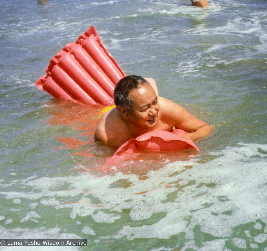 (17355_pr-3.tif) Lama Yeshe at the beach, California,1983. Åge  Delbanco (photographer)