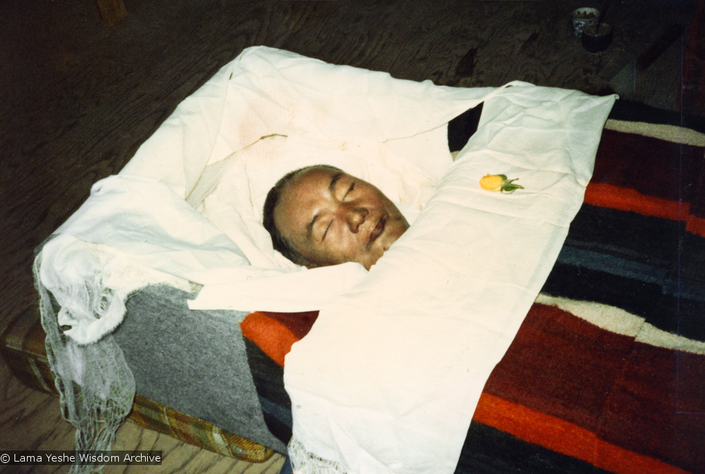 (17364_pr.jpg) Lama Yeshe in his casket. A cycle of pujas were done for Lama Yeshe before the formal cremation, Vajrapani Institute, California, 1984. Photo by Ricardo de Aratanha.