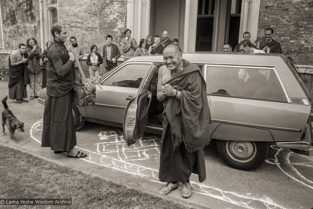 (20889_ng-1.psd) Lama Yeshe arriving at Manjushri Institute summer, 1979. On the left is Piero Cerri. Brian Beresford (photographer)