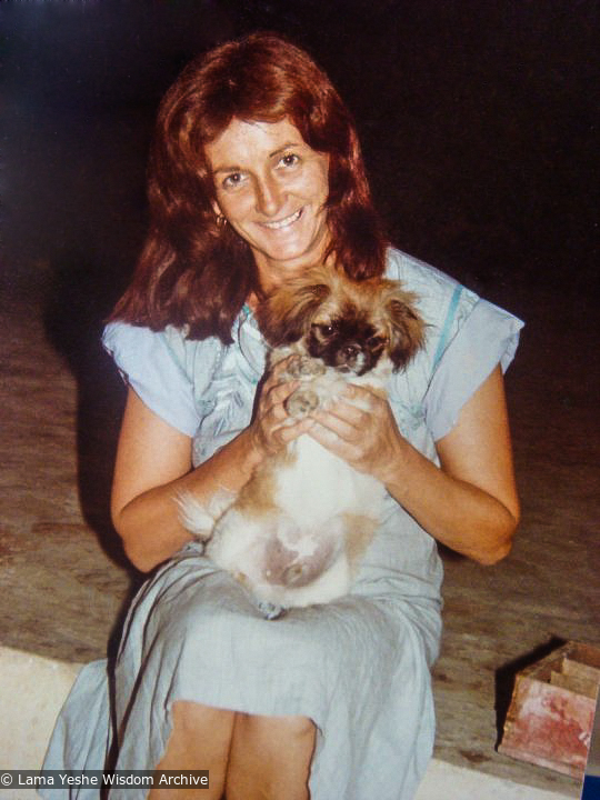(33701_ud-3.psd) Trisha Donnelly with Babuji at Tushita Mahayana Meditation Center, Delhi, India in 1981.
