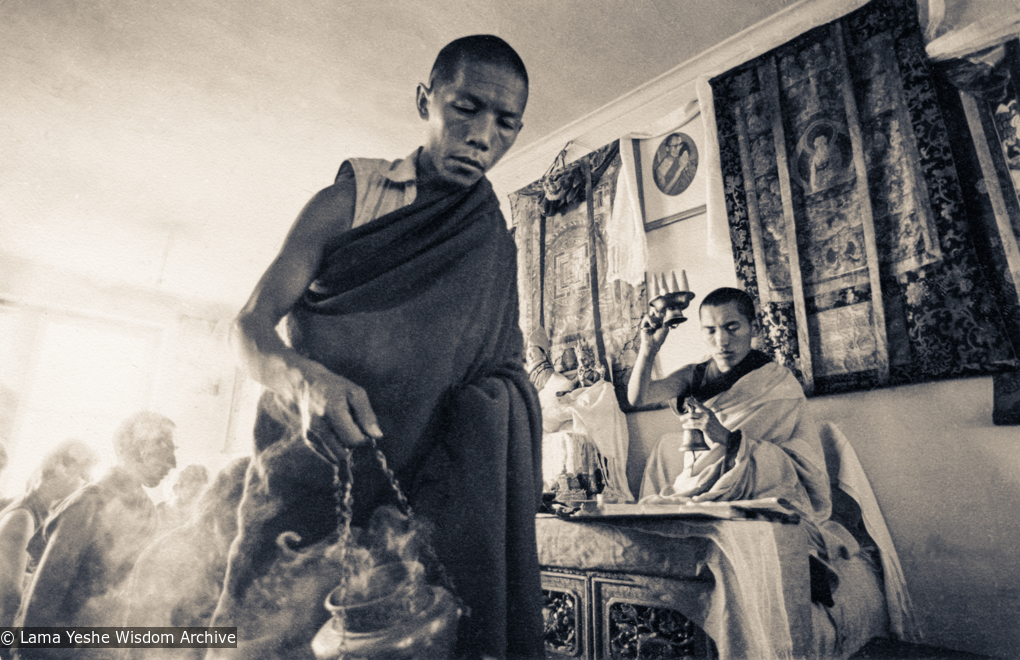 (39253_pr-3.psd) Lama Lhundrup assisting Lama Zopa Rinpoche&#039;s initiation, Kopan Monastery, 1973. Deborah Simpson (donor)