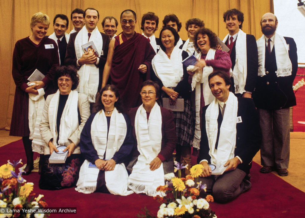 (39535_sl-3.jpg) H.H. 14th Dalai Lama with the Vajra Guard, Institut Vajra Yogini, France, 1982. Photo includes Gun Johansson, Paula de Wys, Robina Courtin, Ueli Minder and Jan-Paul Kool (photographer).