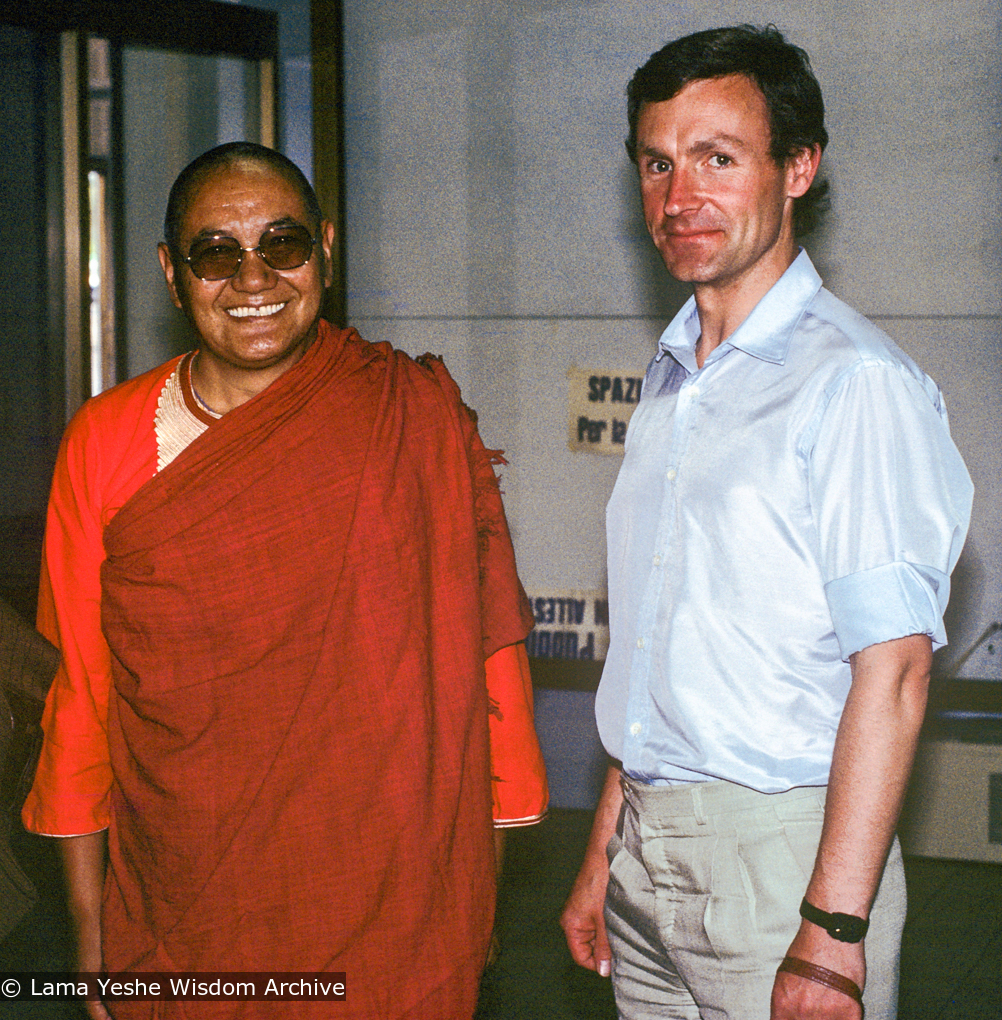 (39554_sl-3.jpg) Harvey Horrocks with Lama Yeshe at the Pisa airport, Italy, 1983.