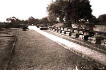 Sarnath: Monastery ruins