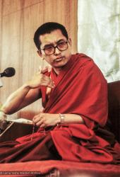 (04282_sl.JPG) Lama Zopa Rinpoche teaching in Geneva, Switzerland, 1983. Photos by Ueli Minder.
