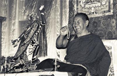 Lama Yeshe teaching at Tushita Retreat Centre, Dharamsala, India, 1983. Photo: Ueli Minder.
