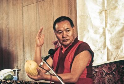 Lama Yeshe teaching in Geneva, Switzerland, 1983. Photo: Ueli Minder.