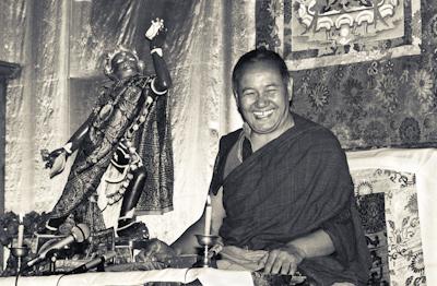 Lama Yeshe teaching at Tushita Retreat Centre, Dharamsala, India, 1983. Photo: Ueli Minder.