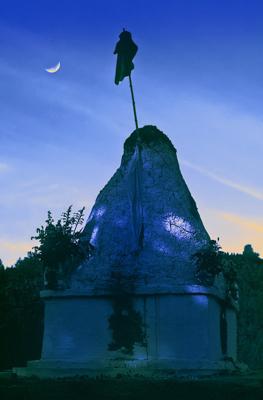 Cremation stupa of Lama Yeshe, Vajrapani Institute, California, 1984. Photo: Ricardo de Aratanha.