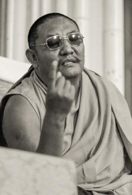 Geshe Jampa Tegchok teaching at Manjushri Institute, England, 1979. Photo: Brian Beresford.