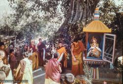 Installing the Tara statue, 1976.