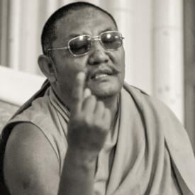 Geshe Jampa Tegchok teaching at Manjushri Institute, England, 1979. Photo: Brian Beresford.